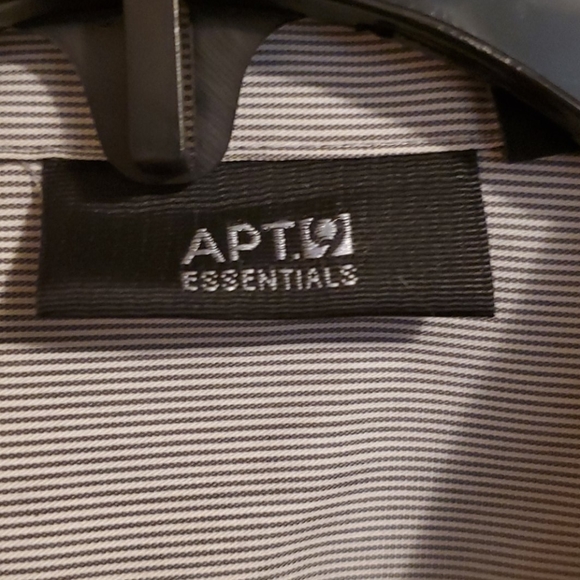 Small pinstriped business button-up blouse - Picture 2 of 4